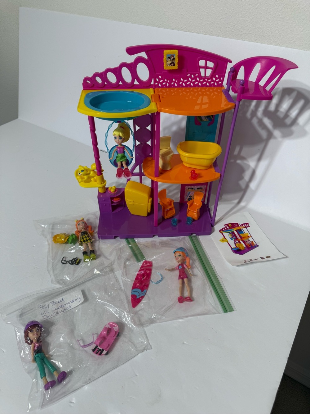 Polly Pocket 2011 Hangout House Playset Complete + Lea & Lila Doll Sets